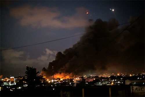 Manifestantes incendian la sede del parlamento en Libreville